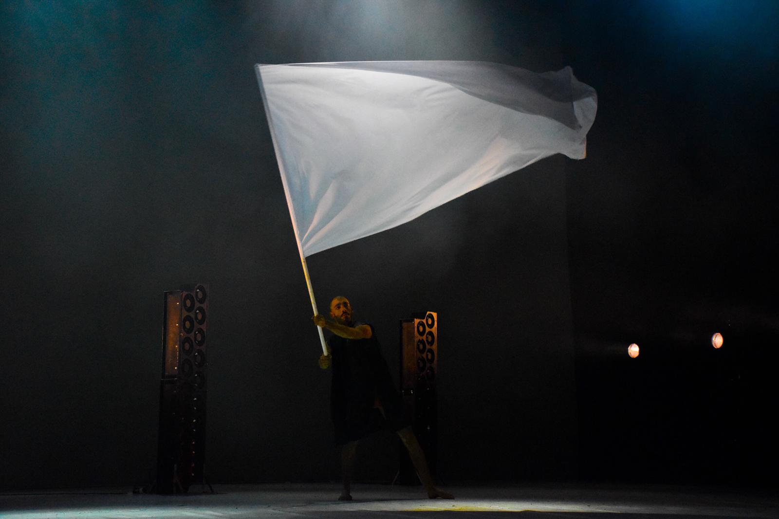 Dance: Steve Alexandre Pedrosa Cardoso | Photo: Ko-Yun Liao