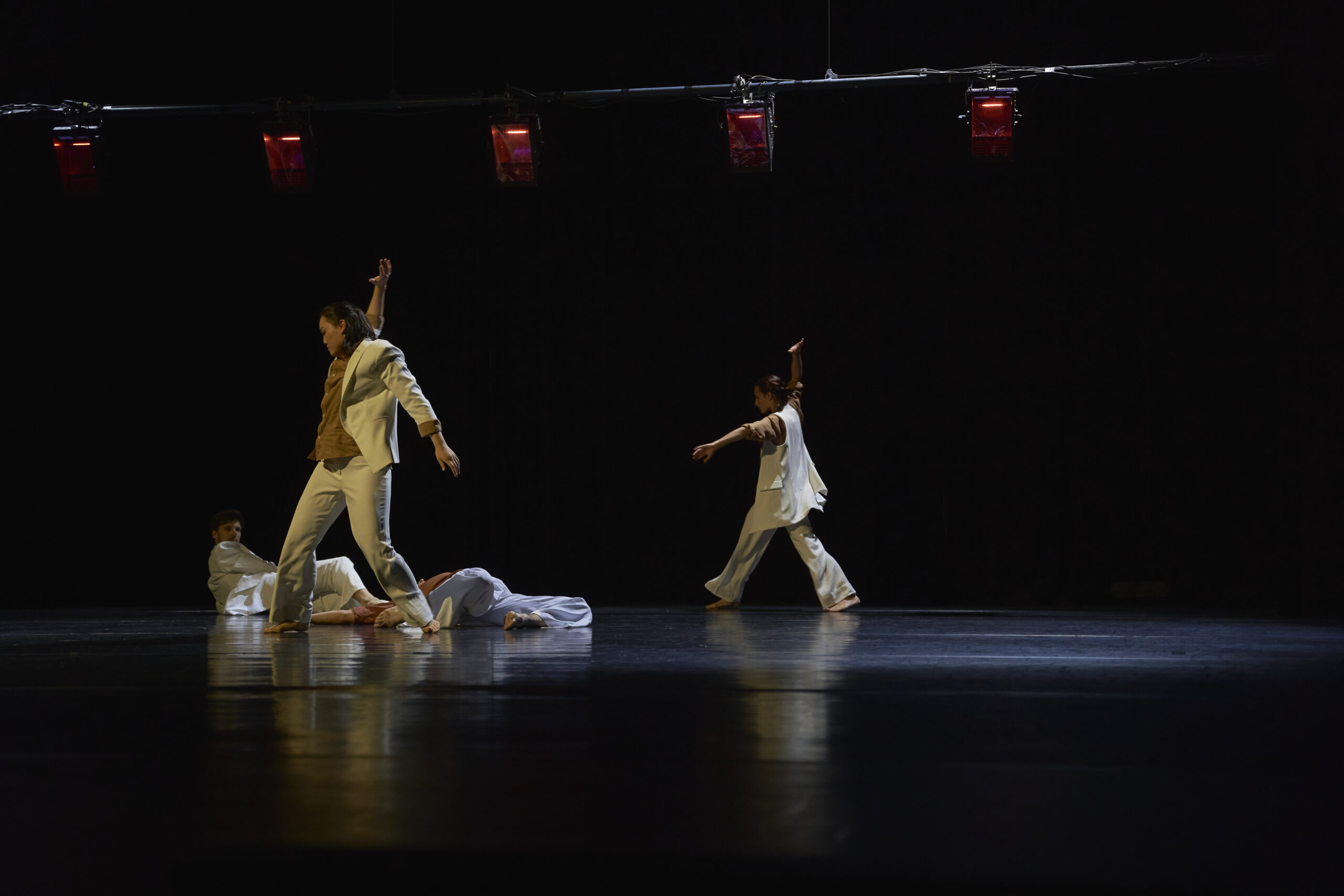 Dance: Jihee Kim, Lara Pilloni, Darko Radosavljev, Julius Olbertz | Photo: Johannes Hoer