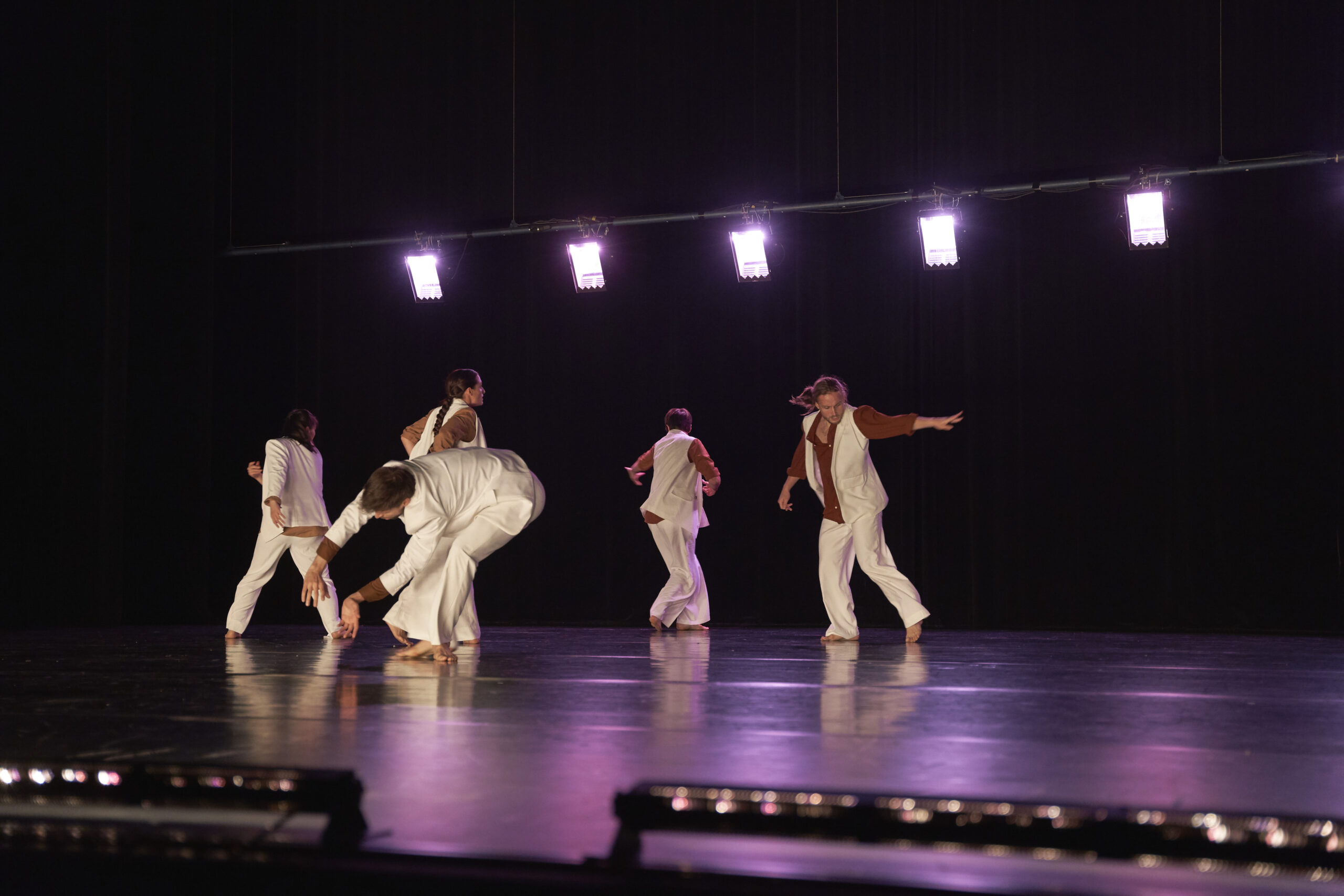 Dance: Jihee Kim, Lara Pilloni, Darko Radosavljev, Julius Olbertz, Stsiapan Hurski | Photo: Johannes Hoer