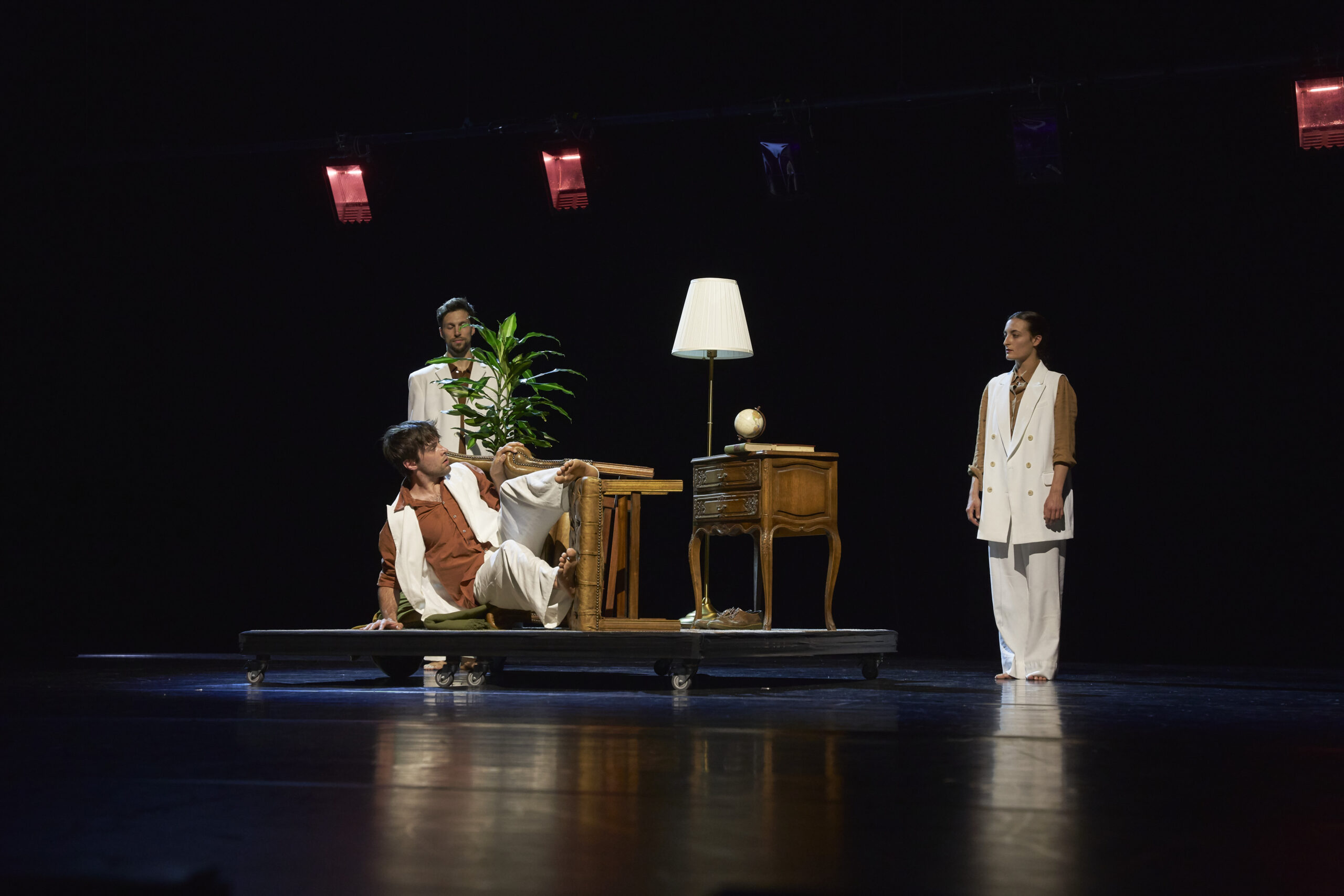 Tanz: Darko Radosavljev, Julius Olbertz, Lara Pilloni | Photo: Johannes Hoer